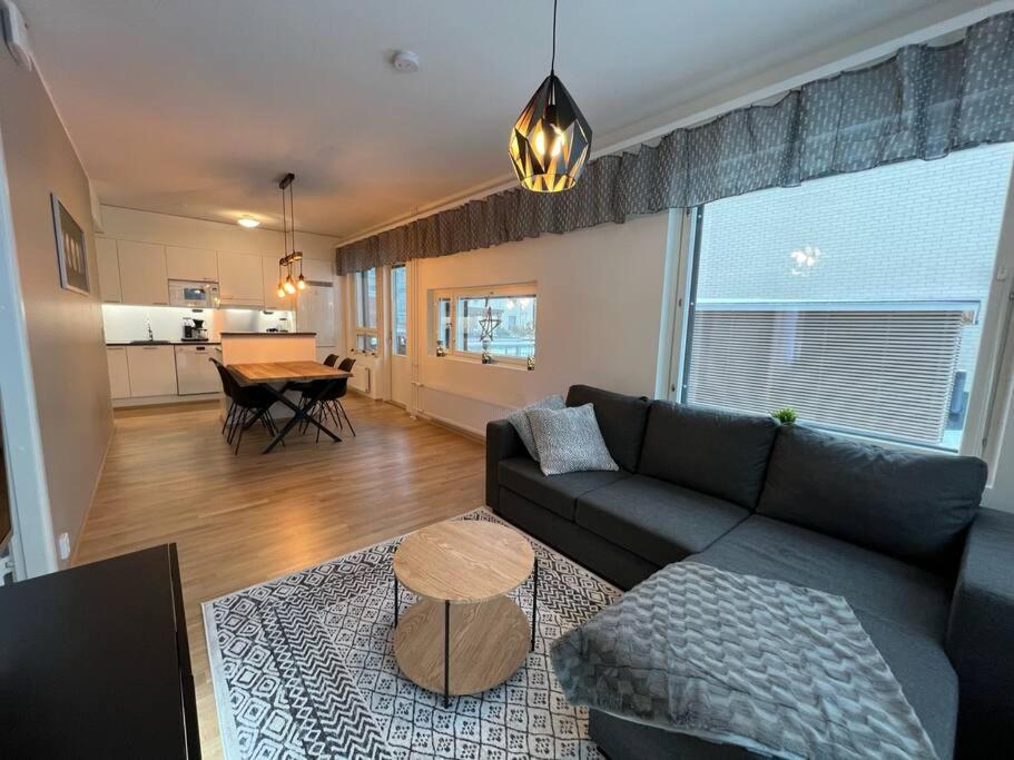 Suite - King Size Bed - Gym&Wifi - Indoor Parking Rovaniemi Buitenkant foto
