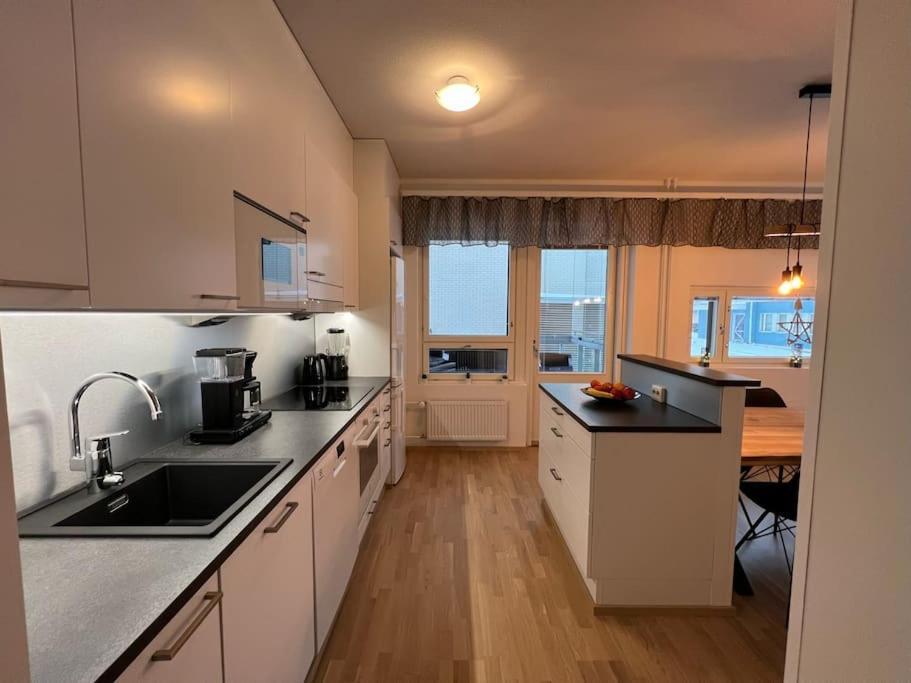 Suite - King Size Bed - Gym&Wifi - Indoor Parking Rovaniemi Buitenkant foto